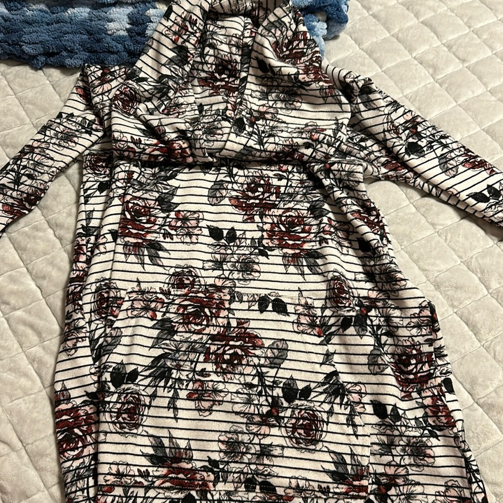 Thin long sleeve hoddie